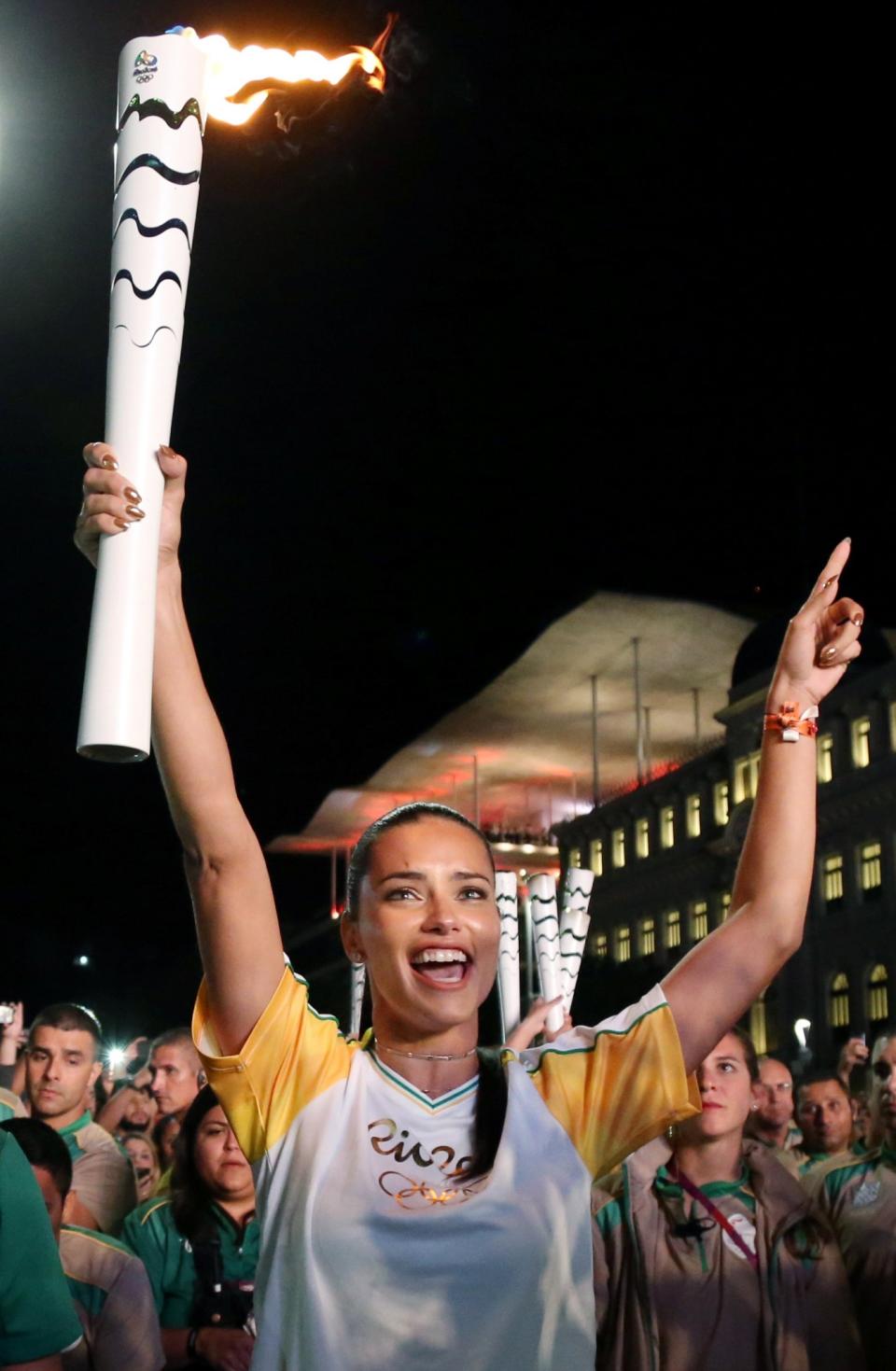 <p>Model Adriana Lima carries the Olympic torch in Maua Square in Rio de Janeiro, Brazil, August 4, 2016. REUTERS/Pilar Olivares </p>