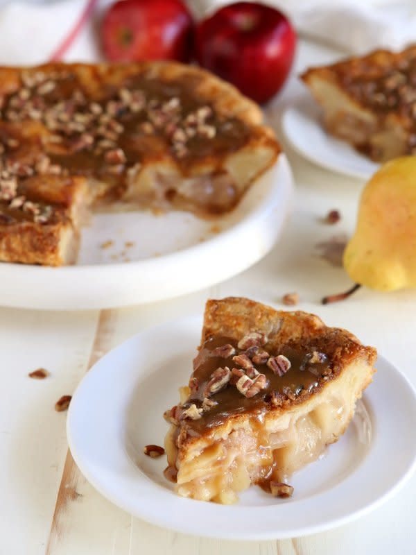 <strong>Get the <a href="http://www.completelydelicious.com/2014/11/apple-pear-praline-pie.html" target="_blank">Apple Pear Praline Pie recipe </a>from&nbsp;Completely Delicious</strong>