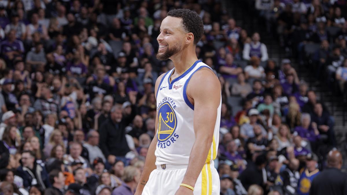 Stephen Curry Drops 41PTS in WIN over Sacramento Kings 