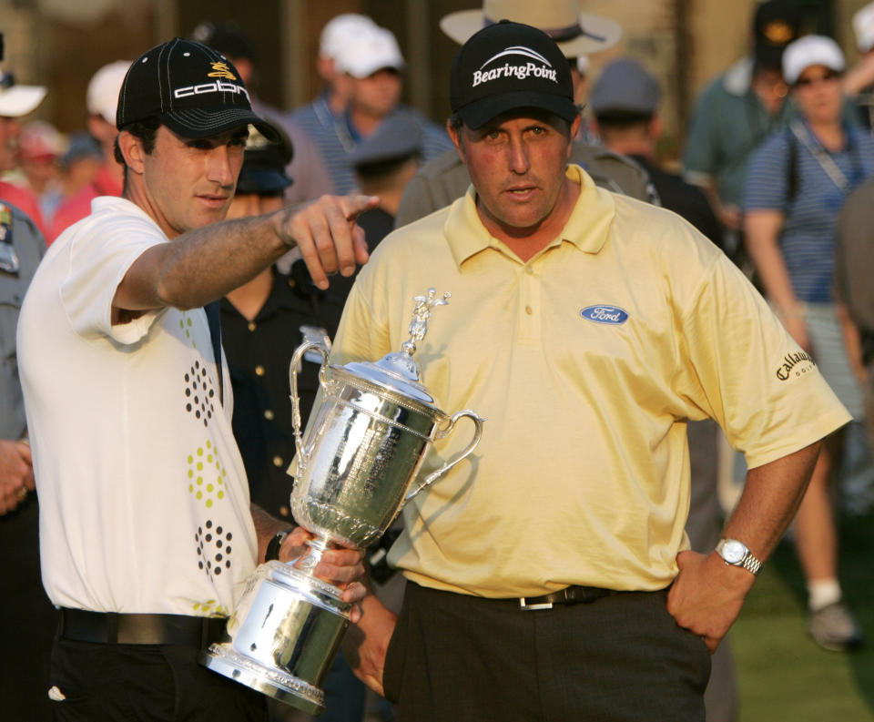 FILE - In this June 18, 2006, file photo, Geoff Ogilvy, left, of Australia, and Phil Mickelson talk on the 18th green where Ogilvy was presented the U.S. Open trophy after winning the golf championship at Winged Foot Golf Club in Mamaroneck, N.Y. Of the five U.S. Opens at Winged Foot, only two players ever finished under par. ( (AP Photo/Morry Gash, File)
