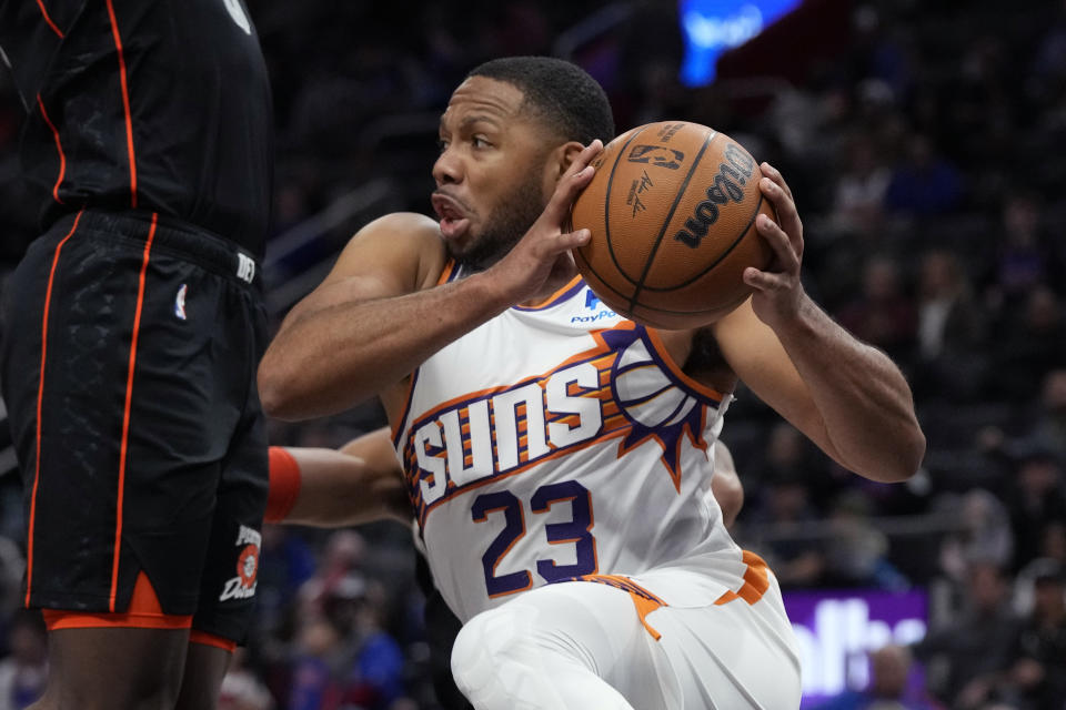 Phoenix Suns guard Eric Gordon passes during the first half of an NBA basketball game against the Detroit Pistons, Sunday, Nov. 5, 2023, in Detroit. (AP Photo/Carlos Osorio)