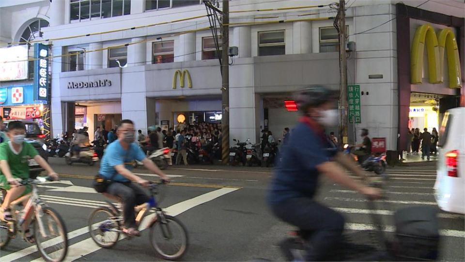 開業31年逢甲麥當勞熄燈　民眾不捨見證最後營業日