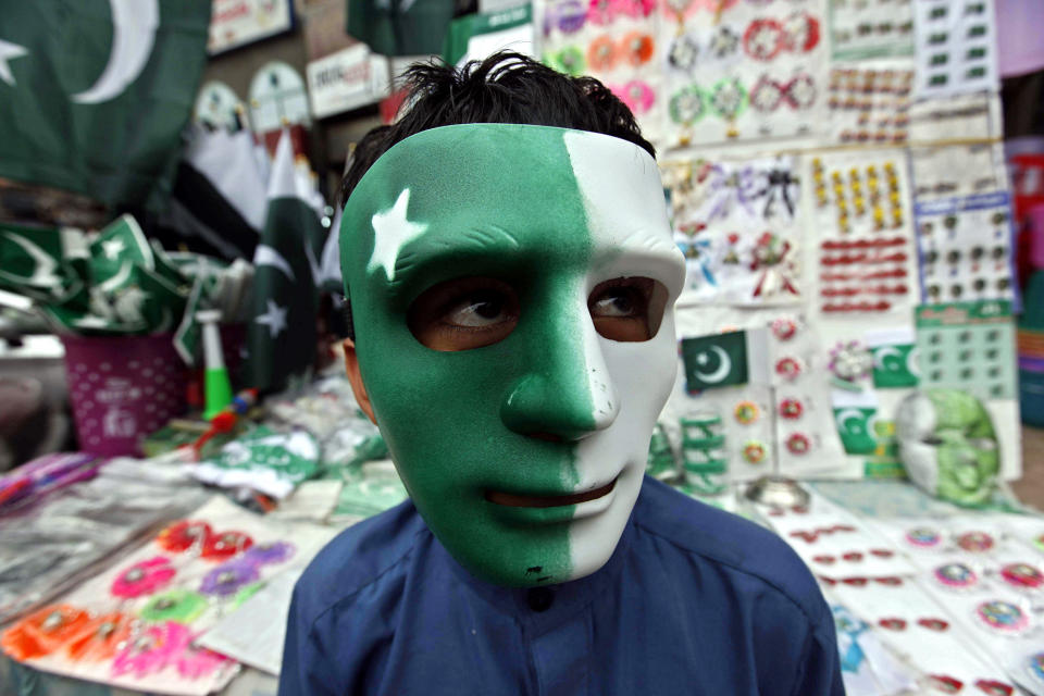 Preparation to Pakistan Independence Day celebration