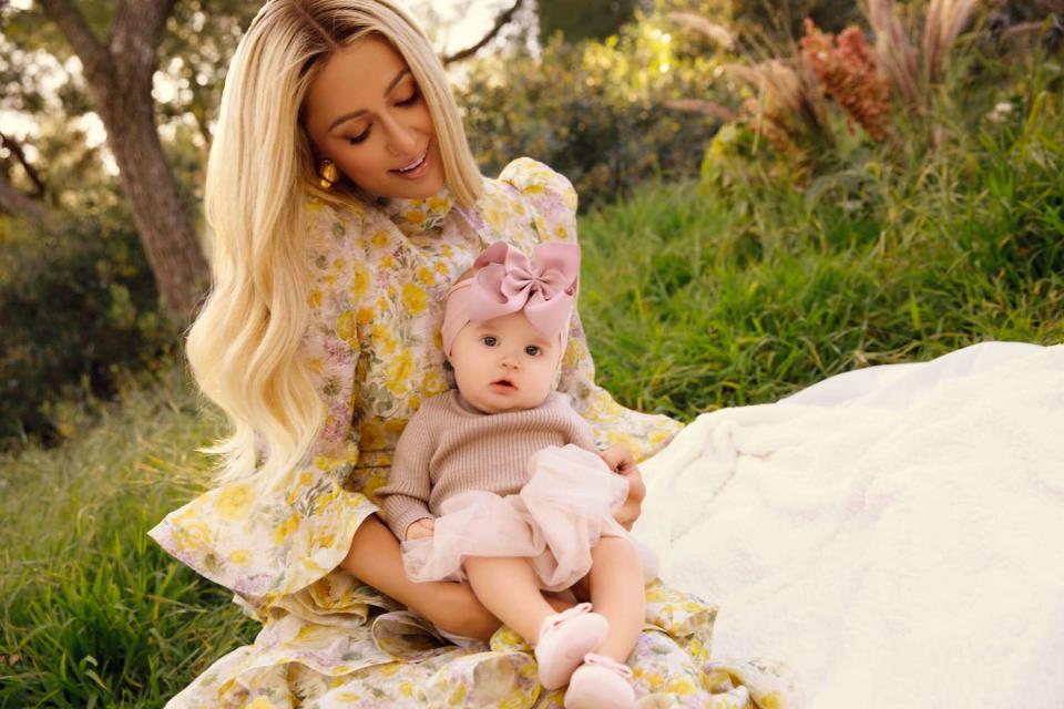 <p>Camraface</p> Paris Hilton and her daughter London