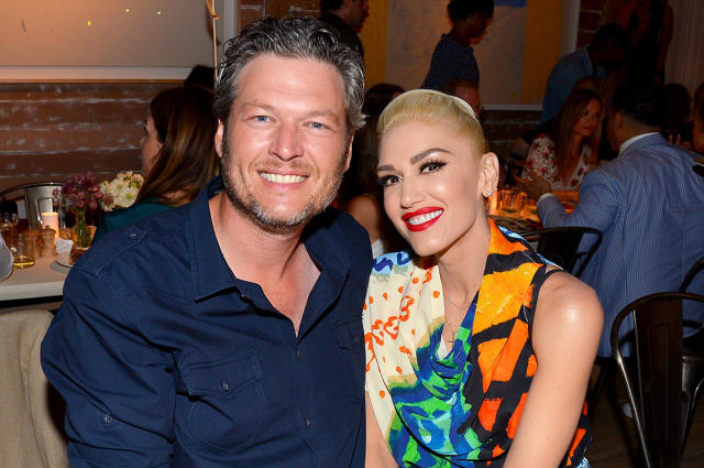 Gwen Stefani Makes a Glam Surprise Cameo at Blake Shelton's Concert