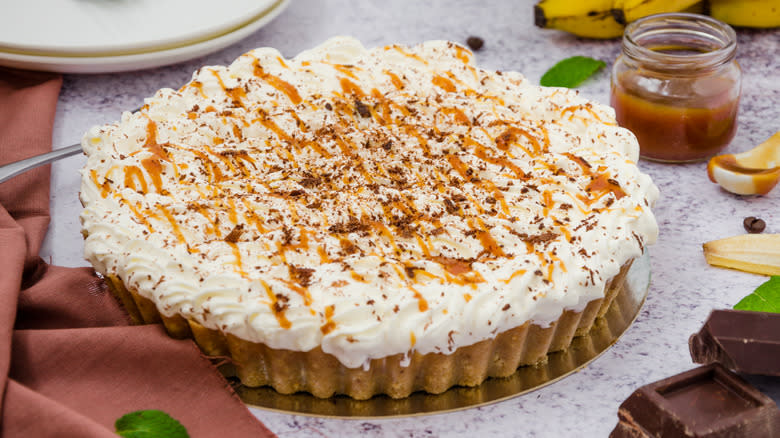 Banana cream pie with caramel 