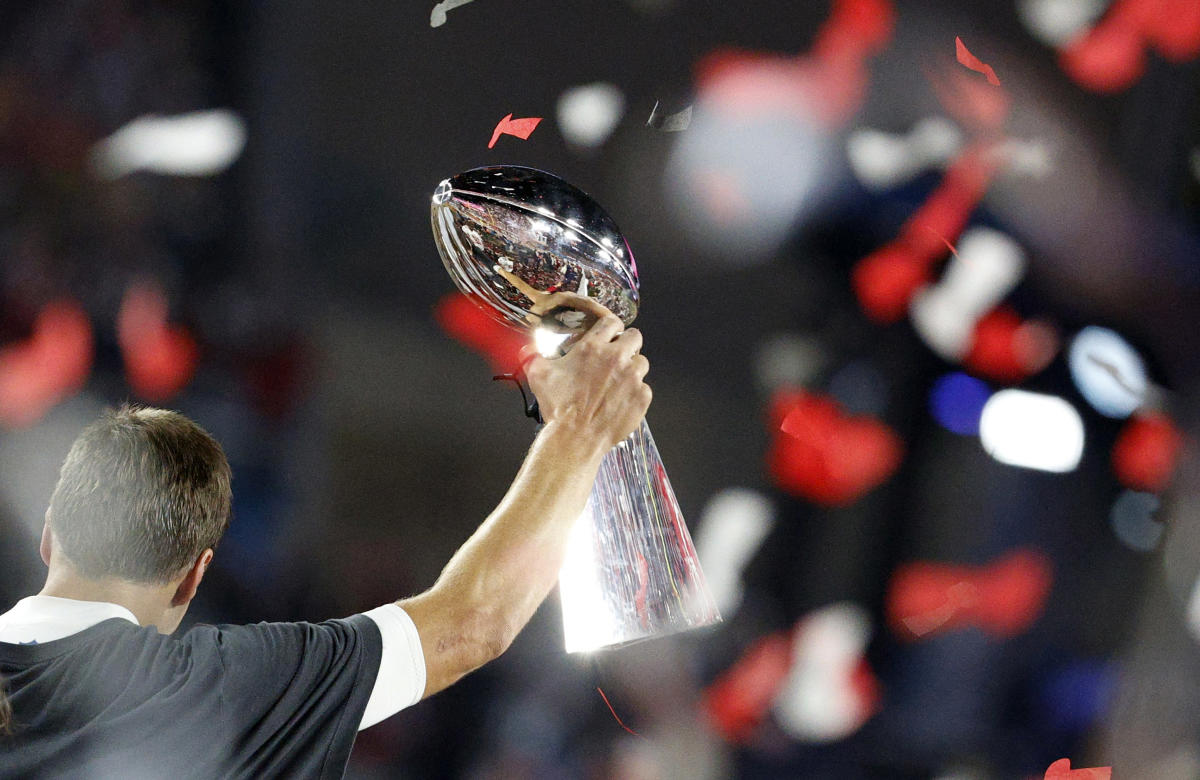 Confusion reigns following conflicting reports that legendary Super Bowl champion  Tom Brady is retiring