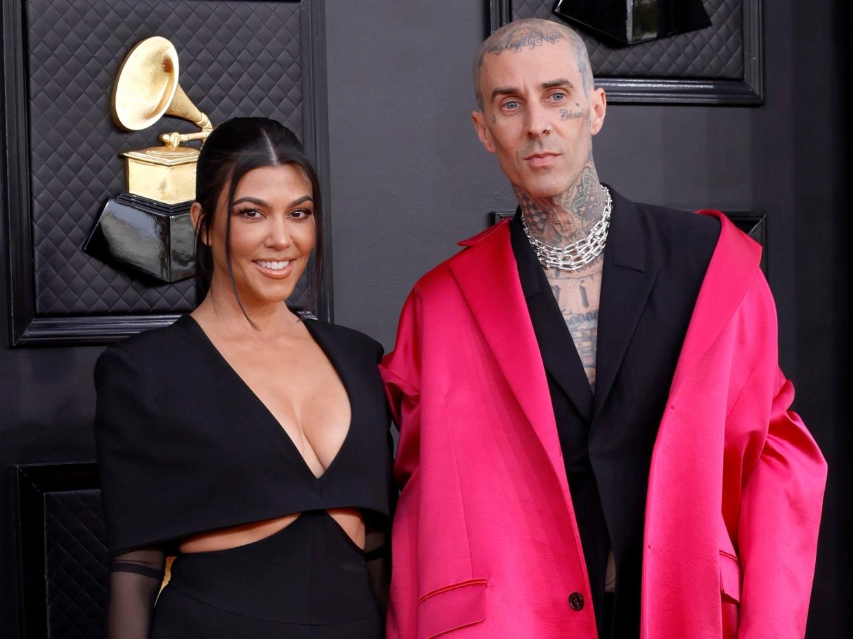 kourtney kardashian and travis barker at the 2022 grammys