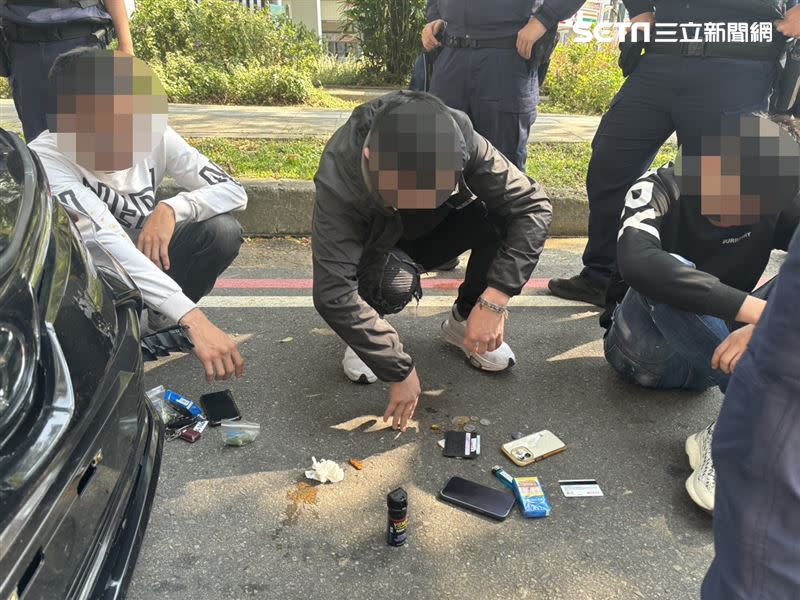 丟丟妹男友遭三名惡煞製造假車禍，再持棒球棍毆打，雖三人均稱不認識，經檢警偵訊後發現內情不單純。(圖／翻攝畫面)