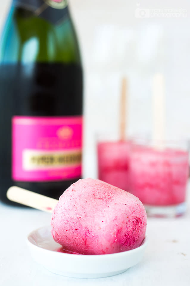 Champagne and raspberry ice lollies
