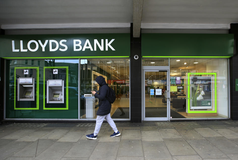 A man walks past a Lloyds Bank branch in central London, Britain February 25, 2016. Lloyds Banking Group rewarded investors with a surprise 2 billion pound payout on Thursday, underlying its intent to be the biggest dividend payer among Britain's banks and its recovery after a state bailout.  REUTERS/Paul Hackett