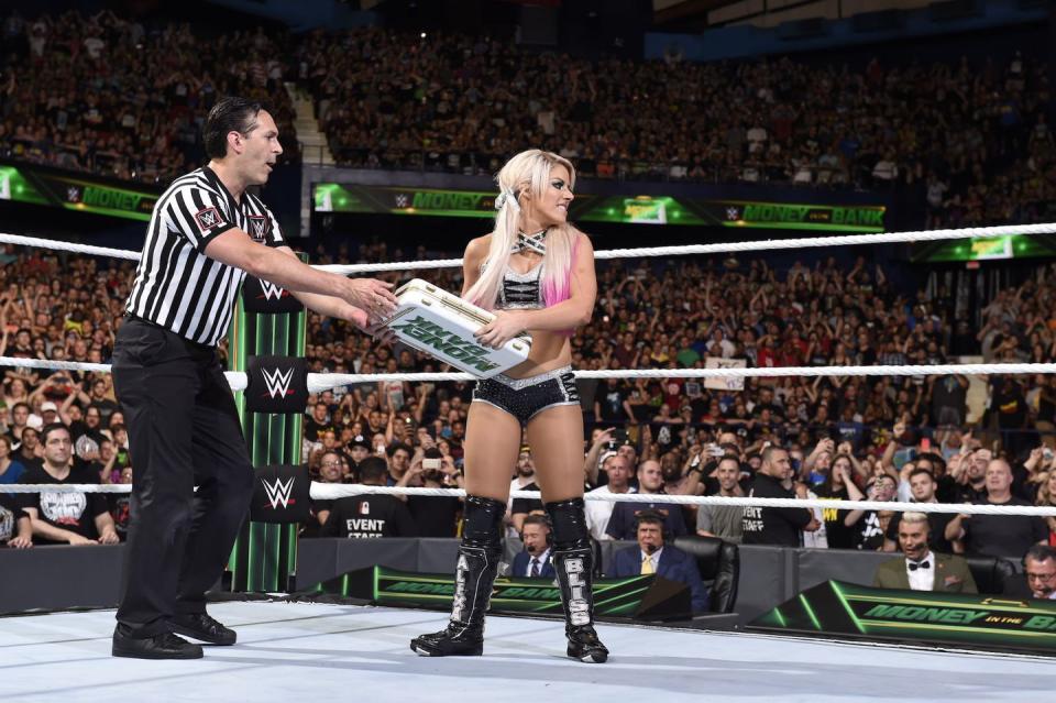 <p>WWE Raw Women's Championship: Nia Jax (c) vs Alexa Bliss</p>
