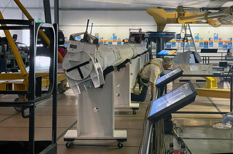 A replica of Endeavour's Orbiter Boom Inspection System (OBSS), furnished for the California Science Center by Guard-Lee, Inc., will be installed in the space shuttle's payload bay.