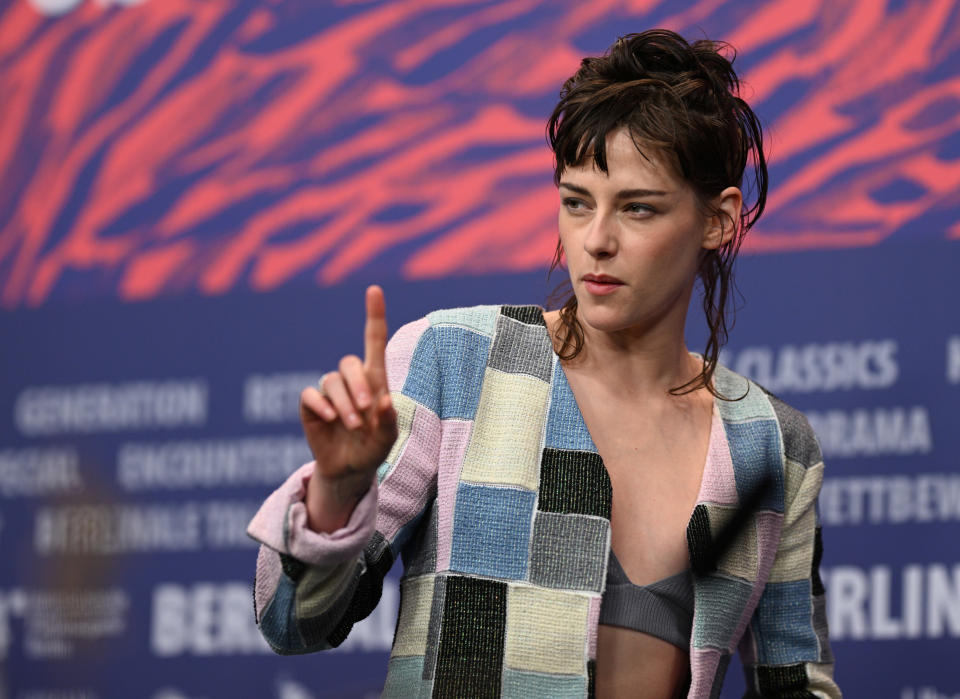 dpatop - 18 February 2024, Berlin: Kristen Stewart, US actress, stands at the press conference for the film 