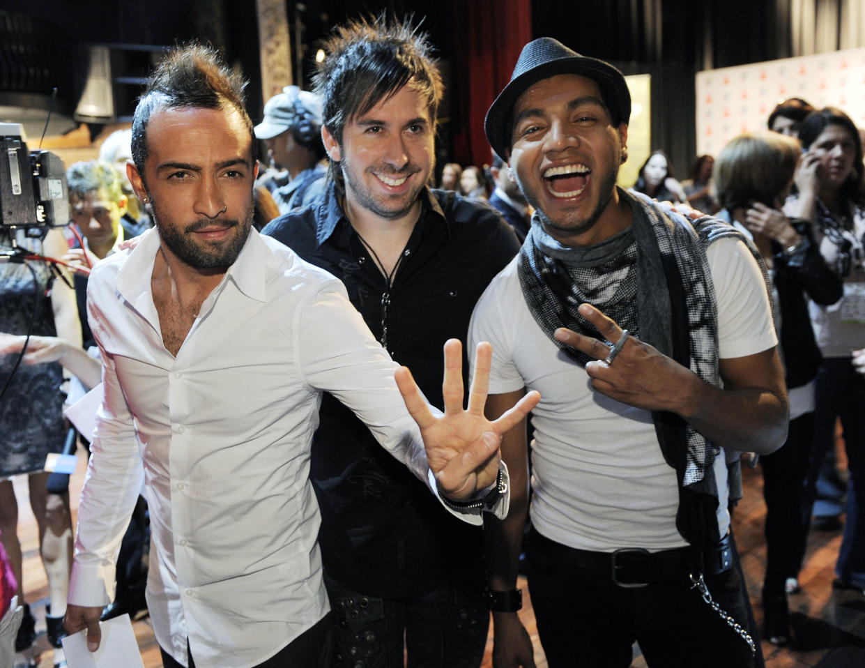 De izquierda a derecha Mario Domm, Pablo Hurtado y Samo, del grupo mexicano Camila, posan tras anunciarse las nominaciones a los Latin Grammy en Los Angeles, el miércoles 8 de septiembre del 2010. La banda recibió tres nominaciones; Domm cuatro. (AP Foto/Chris Pizzello)