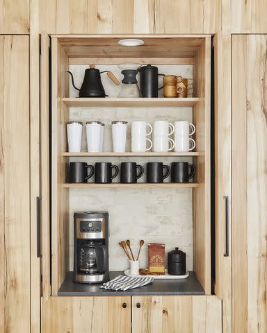 <p><a href="https://stylebyemilyhenderson.com/blog/mountain-house-kitchen-organization-drawers-cabinets" data-component="link" data-source="inlineLink" data-type="externalLink" data-ordinal="1">Emily Henderson Design</a> / Photo by Sara Ligorria-Tramp</p>