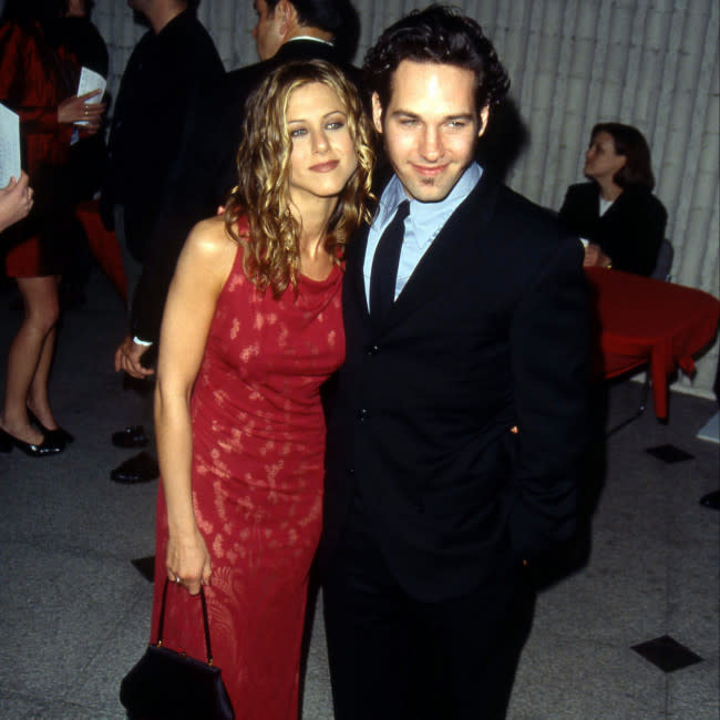 Jennifer Aniston y Paul Rudd en la premiere de 'Mucho más que amigos' (1998) credit:Bang Showbiz