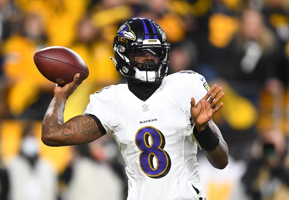 Baltimore Ravens quarterback Lamar Jackson throws during a game against the Pittsburgh Steelers on Dec. 5, 2021. (Joe Sargent/Getty Images)