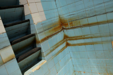 Newlands swimming pool lies empty in Cape Town, South Africa, February 9, 2018. The city has closed many of its public swimming pools and has imposed severe water restrictions in an attempt to avert a major water crisis. REUTERS/Mike Hutchings