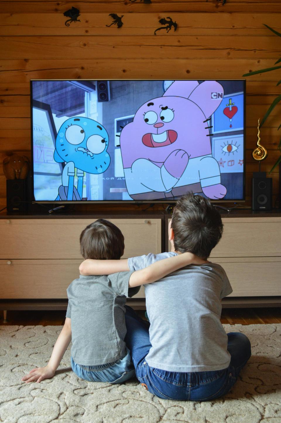 two kids watching tv