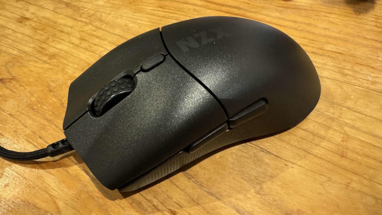  NZXT Lift 2 Symm gaming mouse. 