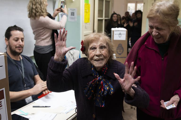 Rosa Micaela Puertas Quiroga votó esta tarde en un colegio del barrio de Palermo