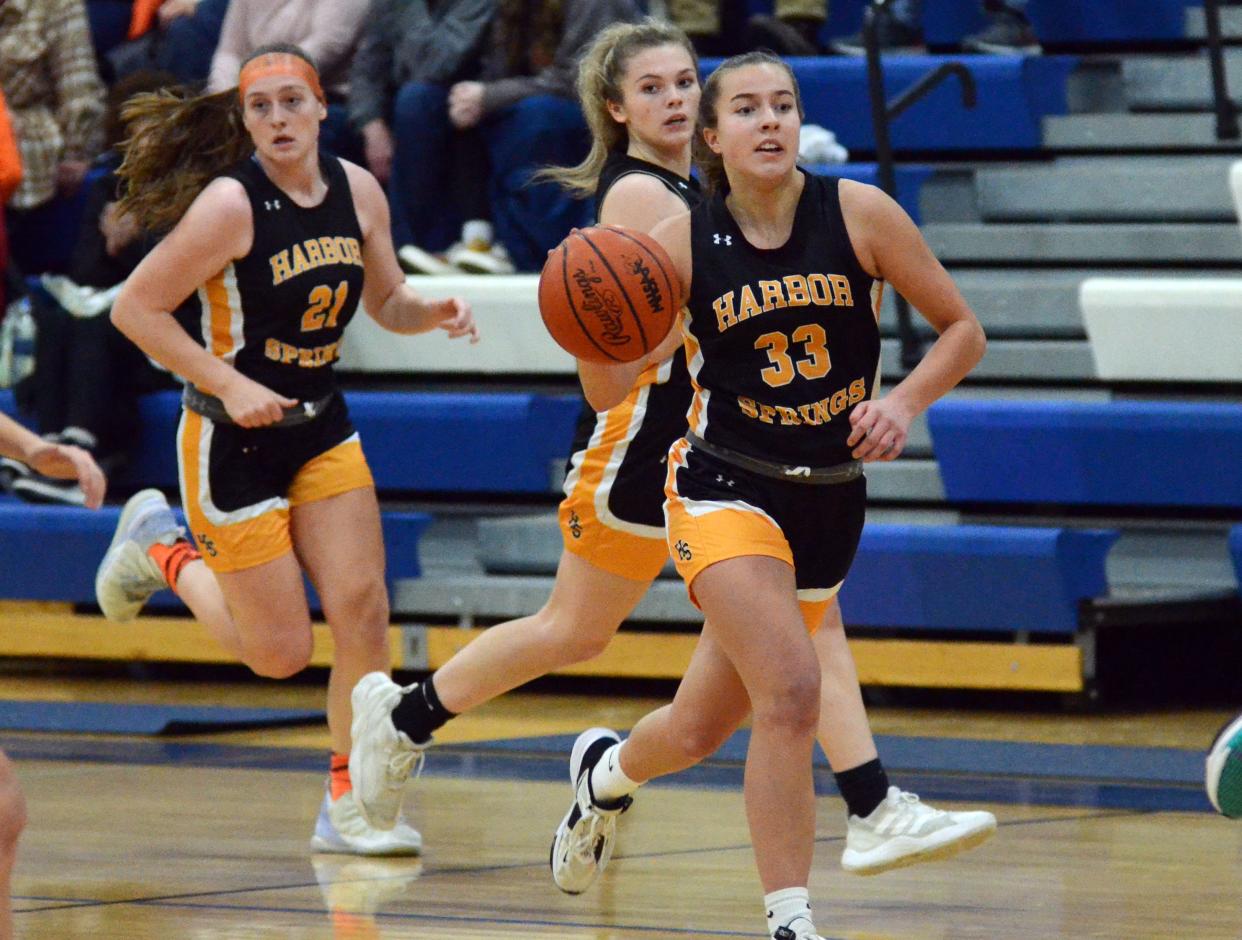 Olivia Flynn (33) put together another solid game against Warren Regina, while Hailey Fisher (back) and Sierra Kruzel (21) helped contribute to the victory.