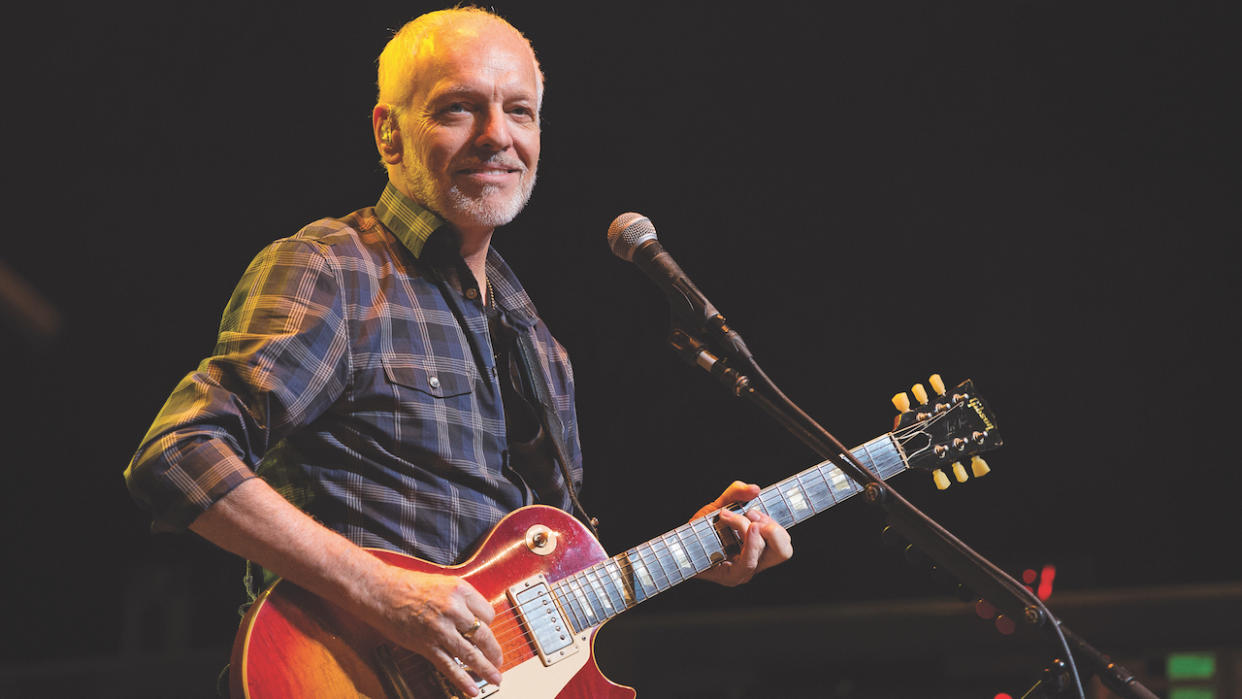  Peter Frampton performs onstage. 