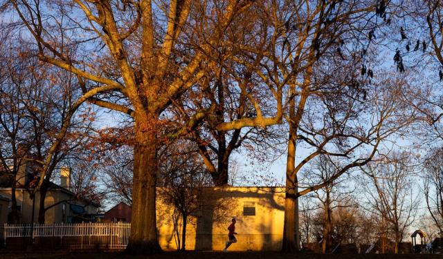 Daylight saving time ends soon for Kentuckians. How much earlier