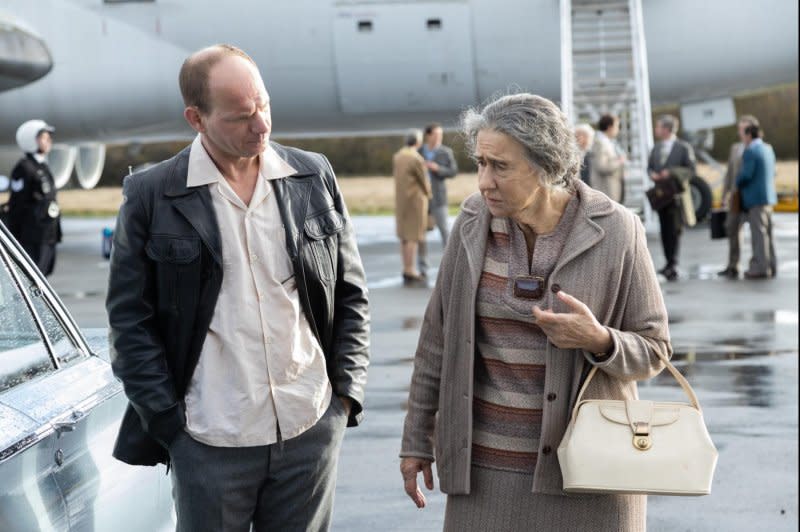 Golda Meir (Helen Mirren) meets with Zvi Zamir (Rotem Keinan). Photo courtesy of Bleecker Street/ShivHans Pictures