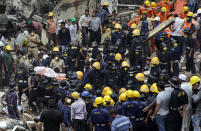 <p>Rescue workers recover the body of a victim from the site of a building collapse in Mumbai, India, Aug. 31, 2017. (Photo: Rafiq Maqbool/AP) </p>