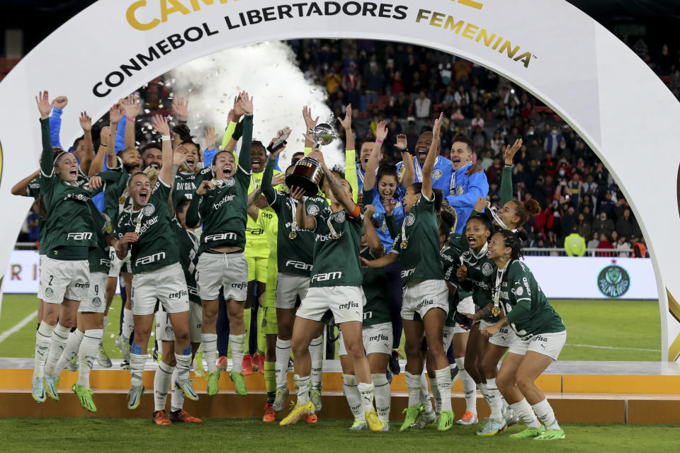 Brazil's Palmeiras players celebrate with the trophy after winning the Copa Libertadores final match against Argentina's Boca Juniors in Quito, Ecuador, Friday, Oct. 28, 2022. (AP Photo/Cecilia Puebla)