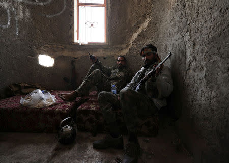 Fighters from Syrian Democratic Forces (SDF) sit as they hold their weapons in Raqqa, Syria September 25, 2017. REUTERS/Rodi Said