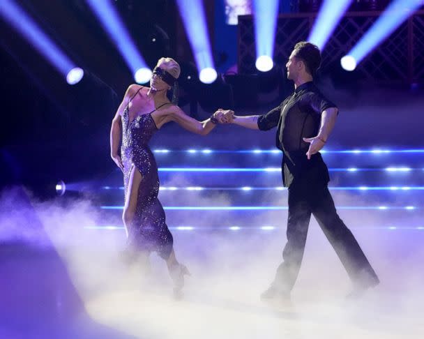PHOTO: Selma Blair and dance partner Sasha Farber perform on 'Dancing with the Stars.' (Eric McCandless/ABC)