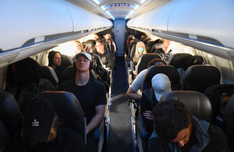 Airplane passengers with and without masks on