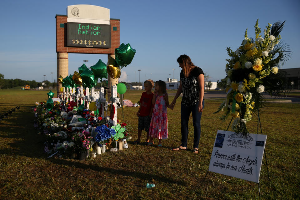 A woman and her children pay respects at a makeshift memorial at Santa Fe High School in Santa Fe, Texas, May 23, 2018. Survivors of school shootings are encouraged to apply for special internships with House Democrats. (Photo: Loren Elliott / Reuters)