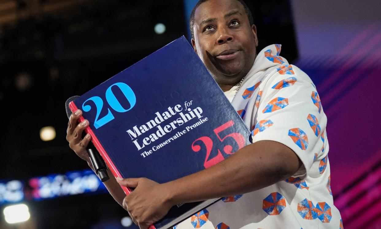 <span>The comedian and actor Kenan Thompson jokes about Project 2025 on stage during the third day of the Democratic national convention in Chicago.</span><span>Photograph: Andrew Harnik/Getty Images</span>