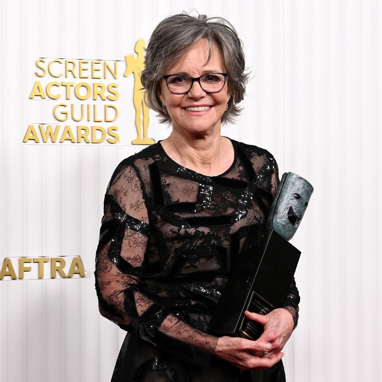 Feature Sally Field Receives 2023 SAG Awards Lifetime Achievement Prize Sag Awards 2023 3