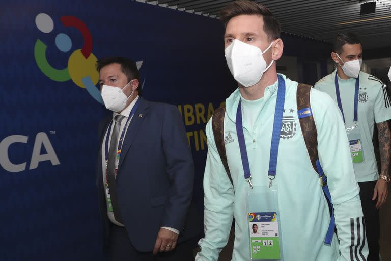 Messi llegando al Maracaná con la indumentaria de la Selección