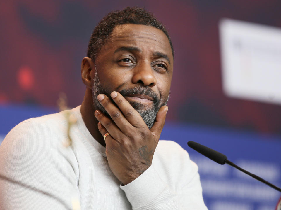 Idris Elba hält nicht viel von der Corona-Verschwörungstheorie (Bild: shutterstock.com/ Denis Makarenko)