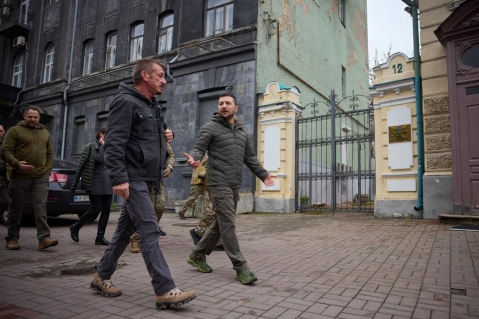 Sean Penn and Ukrainian President Volodymyr Zelenskyy in Kyiv, Ukraine on November 8, 2022.