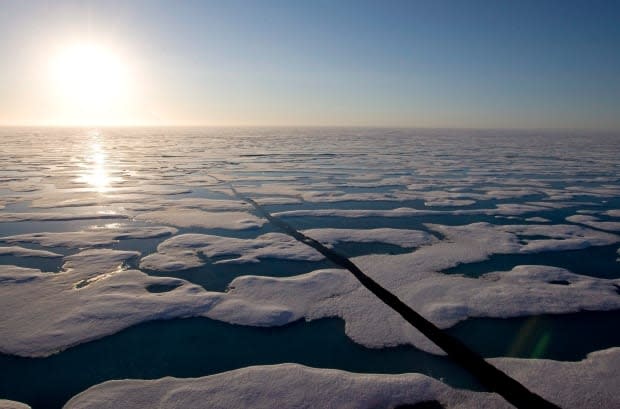 The midnight sun shines over the ice covered waters near Resolute Bay in this file photo. A political geography professor at the University of Durham in the U.K. estimates Russia's submission expands its original claim by about 705,000 square kilometres. (Jonathan Hayward/Canadian Press - image credit)