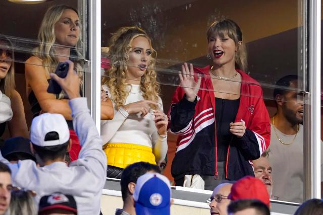 Taylor Swift, Travis Kelce, and the Super Bowl: How her plane habits have  turned us all into armchair aviation experts.