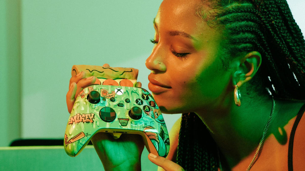  Xbox teams up with TMNT for the first ever pizza scented controller. 