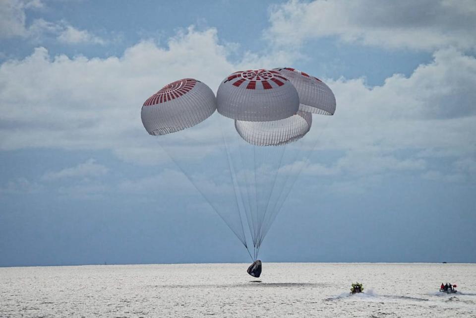 <div class="inline-image__caption"><p>Citizen astronauts comprising the SpaceX Inspiration4 mission safely splash down.</p></div> <div class="inline-image__credit">Reuters</div>