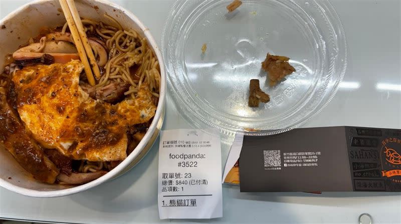 新竹莊姓男子點外送餐，吃到半截菸屁股。（圖／翻攝自《新竹人新竹事》）