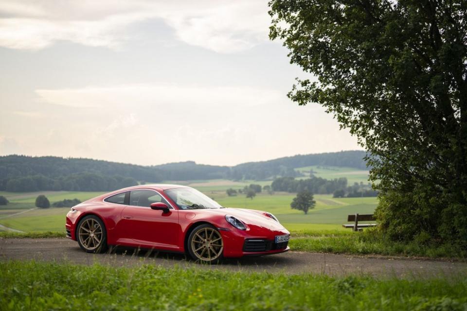 2020-porsche-911-carrera-coupe