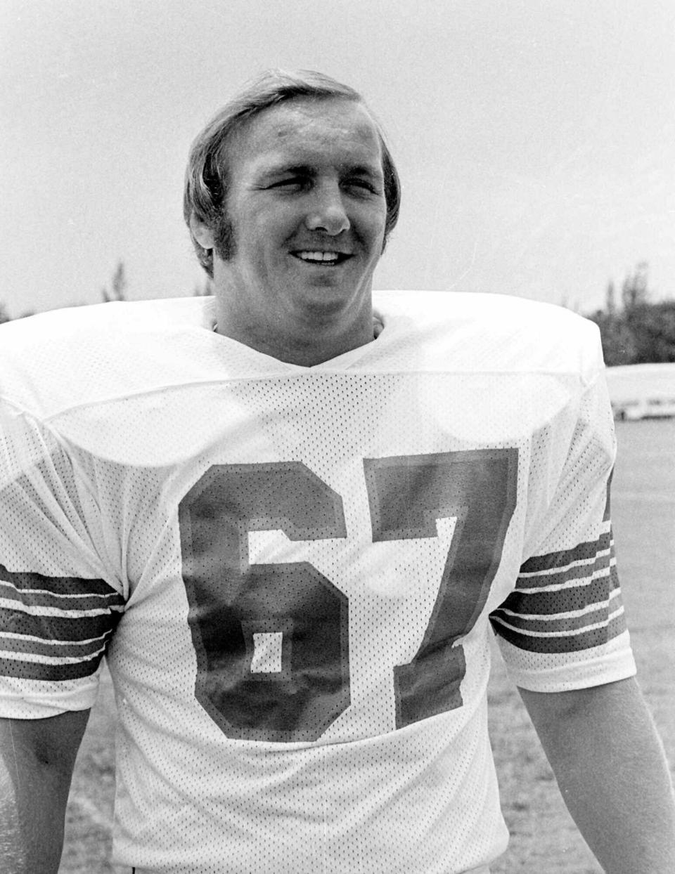 FILE - In this July 18, 1973, file photo, Miami Dolphins' Bob Kuechenberg smiles. Former Dolphins guard Kuechenberg, a six-time Pro Bowl selection and member of the only NFL team to achieve a perfect season, died at age 71. His death Saturday, Jan. 12, 2019, was confirmed by the Dolphins, who had no further details. AP Photo/Jack Kanthal,File)