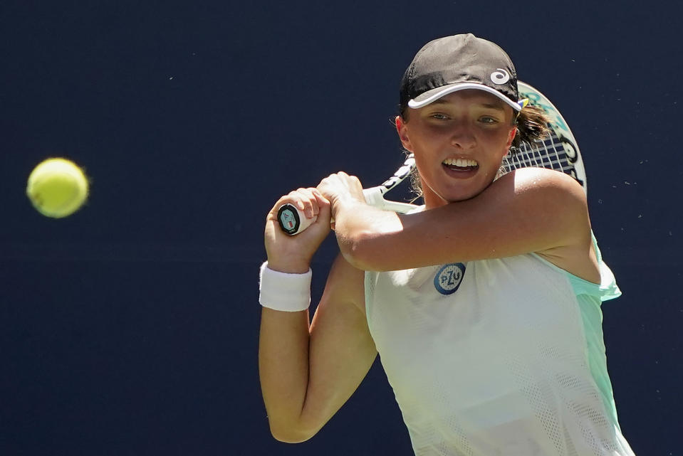 Iga Swiatek, of Poland, returns a shot to Jasmine Paolini, of Italy, during the first round of the US Open tennis championships, Tuesday, Aug. 30, 2022, in New York. (AP Photo/John Minchillo)