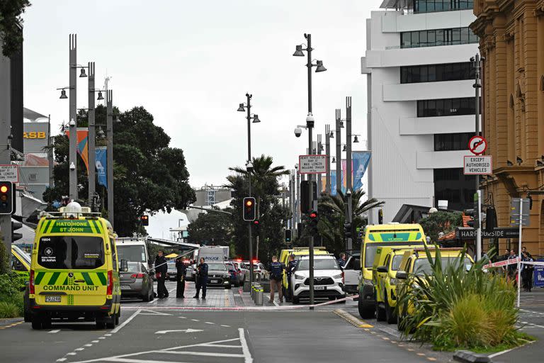 Oficiales de policía acordonan el sitio de un tiroteo en el centro de Auckland el 20 de julio. Un hombre armado abrió fuego en un sitio de construcción en el centro de Auckland el 20 de julio de 2023 en un 